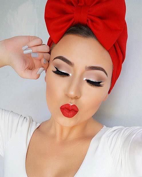 6 Amazing Christmas Makeup Looks To Try This Red Season 