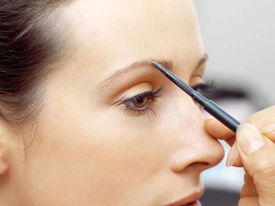If you make these common MAKEUP mistakes, you'll look older. Learn what are these and how to avoid these!