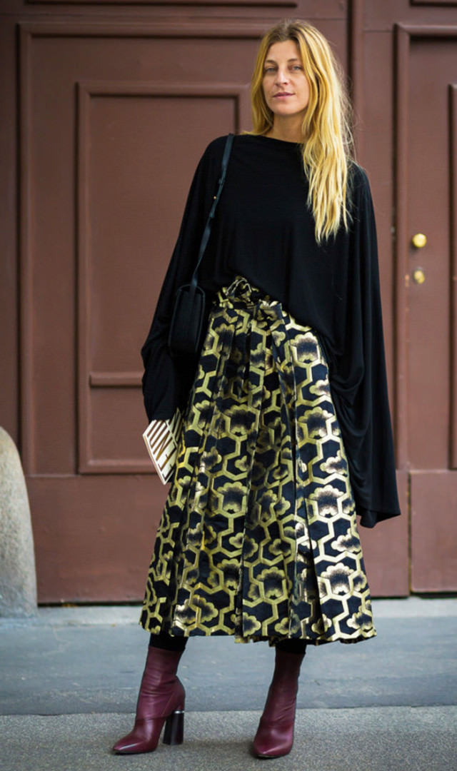 gold-print-skirt-and-boots-street-style-1965151-1478290532.640x0c