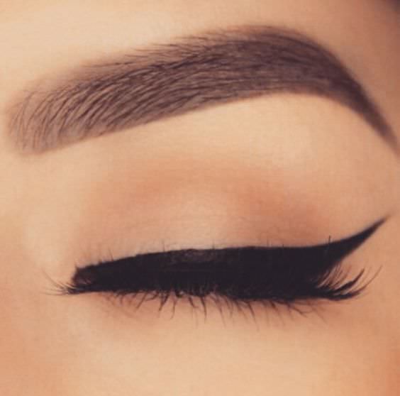 There are all sorts of techniques people use to create a winged eye, but we will show you the best way for getting the cat eye look.