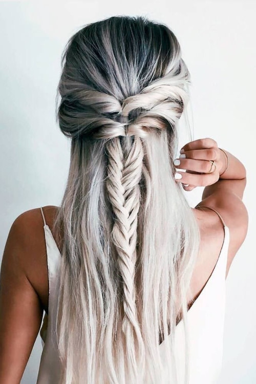 12 Chic Hairstyles for Long Straight Hair - Fashion Daily