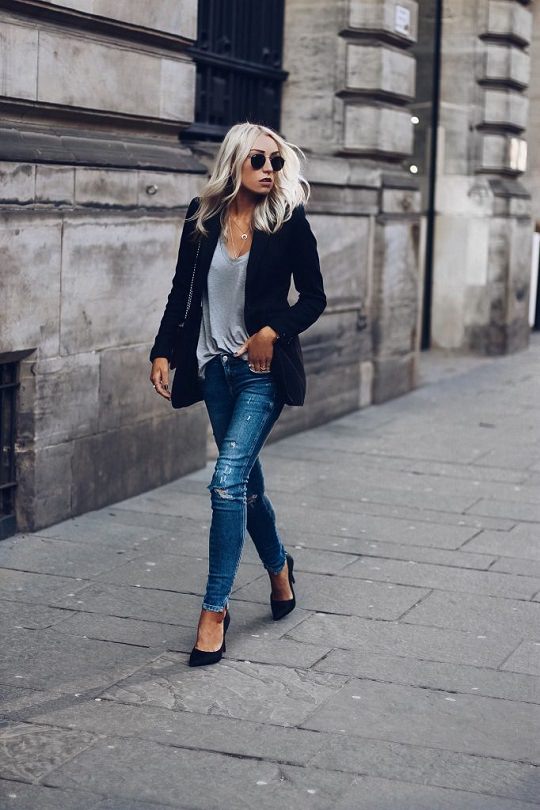 It’s an evergreen combination that’s incredibly versatile: the jeans and blazer outfit. But if you think this pairing is just for a casual look, you should think again.