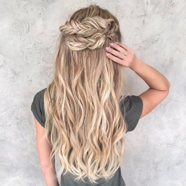 Long hairstyles are fun to flaunt, partly because there are just so many more options when your hair is beyond shoulder length. Whether you want to experiment with fun twists and braids or keep it simple and classy, there are plenty of hairstyles to choose from.