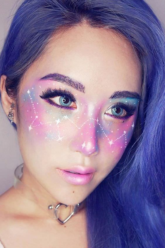 Galaxy makeup is so fascinating! Do you think that you are daring enough to wear it? Then add stars, intergalactic strokes, and outer space to your look.