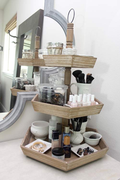 Ready to get your beauty collection together? Here are 15 cute and easy ways to organize and store your makeup.